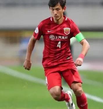 王燊超又进球了

燊超已不再年轻，他还行不行呢？行，而且相当行。他不但能大口