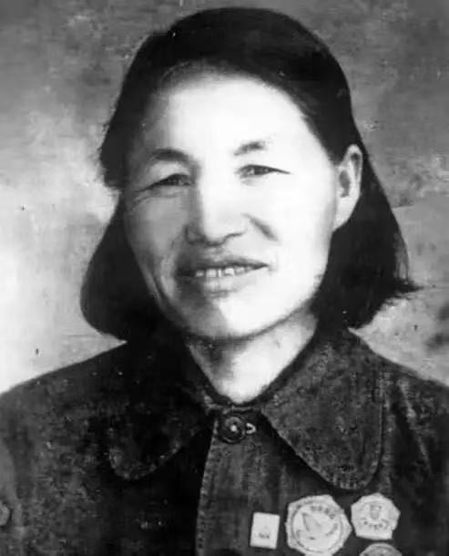 1951年，冷月英称：“1943年，我因欠了地主刘文彩五斗租谷，刚生孩子三天，就
