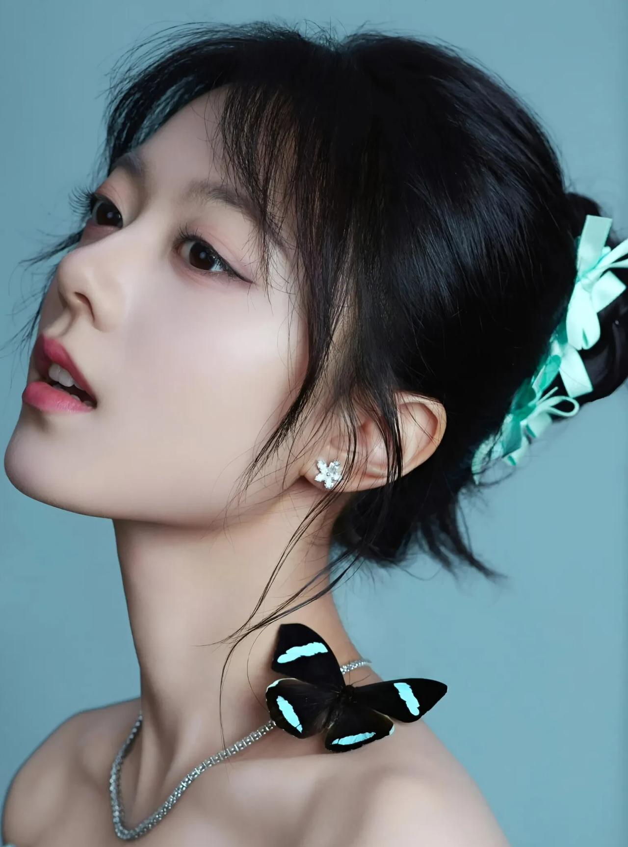 赵今麦一袭ALEXIS MABILLE高定礼服，温婉甜美气质出众