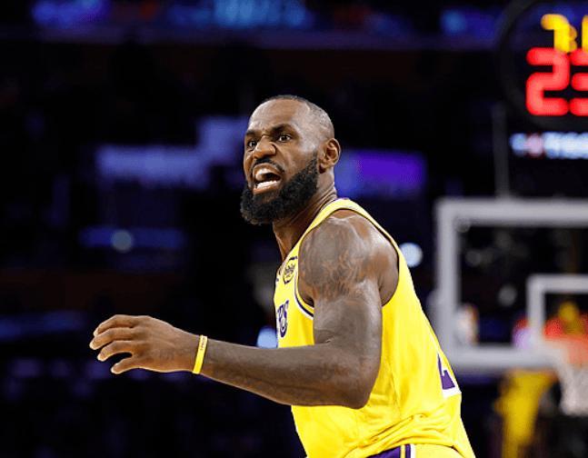 #NBA#  12月03日NBA早报及热点新闻！
    1.经历20个职业赛季