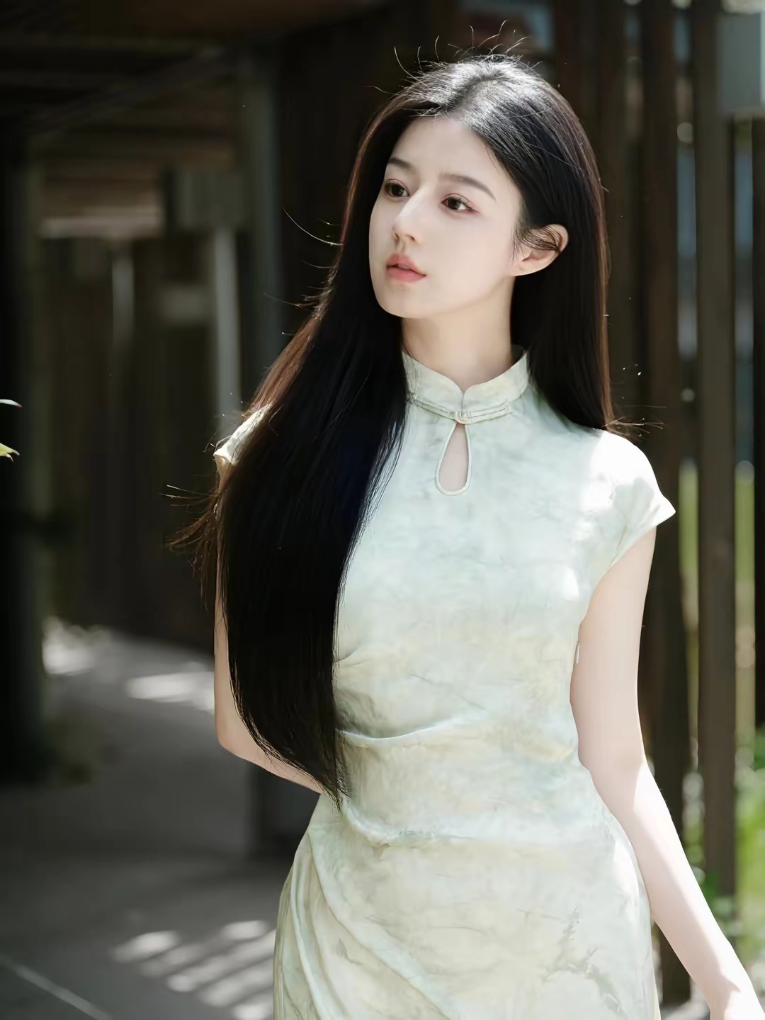 向心仪已久的人表白，紧张得心跳都快失控。然而对方委婉拒绝，那一刻，世界仿佛都安静