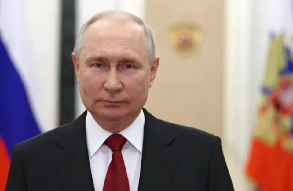 俄罗斯想仅仅靠自己赢得俄乌战争几乎是不可能，必须找帮手。泽连斯基可以到处跑找帮手