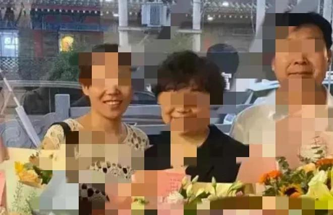 锅肚家有四大发明，哪四大发明呢？大家来看看。
网友戏称锅肚熊为四大发明家， 他们