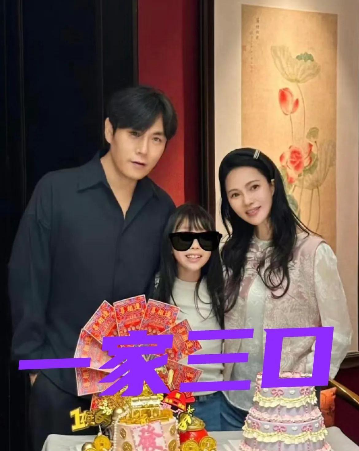 伊能静和秦昊又双叒叕被传婚变了！
这对相差十岁的姐弟恋夫妻最近又被送上热搜，原因