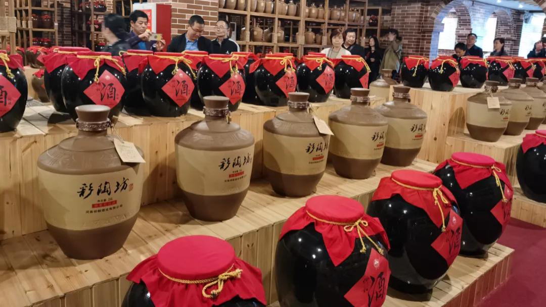 商丘人的宴客密码：仰韶彩陶坊一杯酒，喝出家乡情