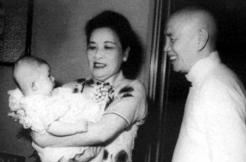 宋美龄一生未生育，这是为何？蒋纬国临终前终于说出实情。宋美龄为什么不给老蒋生孩子
