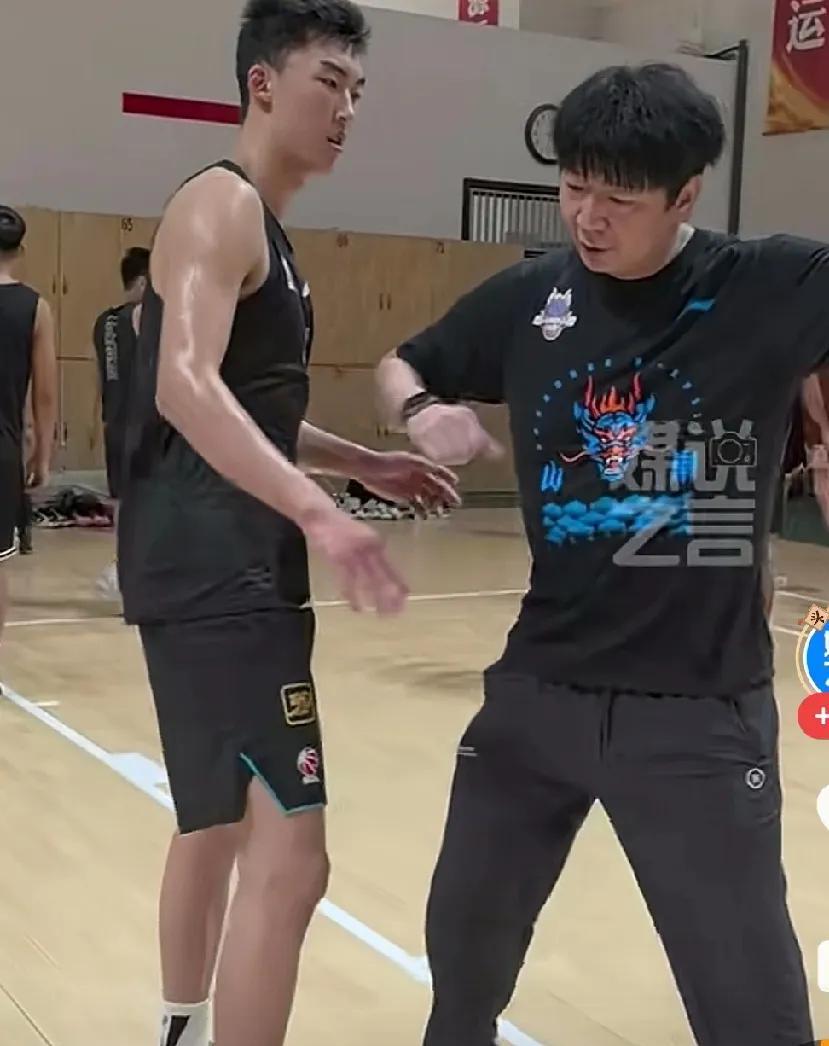 热身赛，山东高速男篮78:81辽宁男篮，通过比赛你能了解到：
一，如同上赛季，邱