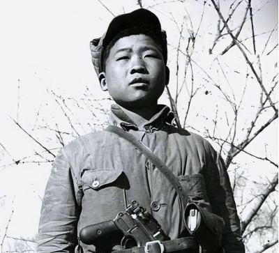 1942年，年仅16岁的八路军小战士宋双来，在送信后回去复命途中，不幸与好几十个