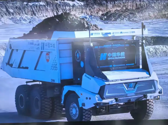 不得了！华为的5G煤矿上已经用上无人驾驶卡车，原本的驾驶舱消失，变成巨大的电池，