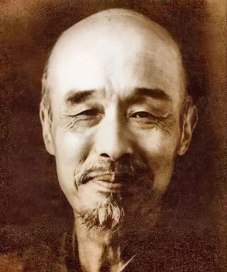 弘一法师说过：“墙，推倒了就是门；心，敞开了就是路。人如果不快乐，大概就是不懂得