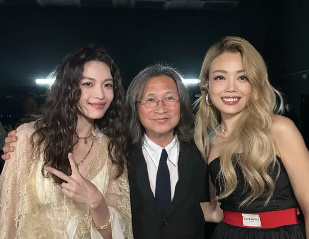 钟楚曦分享活动幕后记录，和众星的欢乐合影