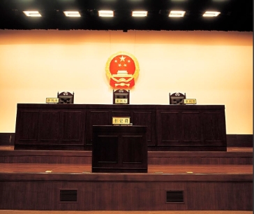 深圳，一男车主遭遇科幻电影般的恐怖袭击，其购买的二手奔驰车竟在高速飞驰时被强制熄