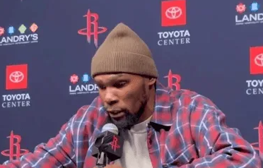 NBA常规赛，火箭117-98战胜太阳。
全场比赛，杜兰特出战32分钟，17中1