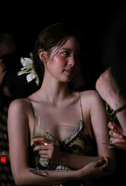 欧阳娜娜的皮肤和身材太有穿透性了！ ​​​