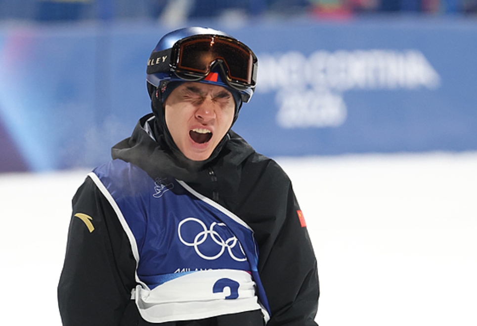 苏翊鸣首跳失误后顶住压力，以两跳高难度动作逆风翻盘，直言“把每一跳当最后一跳”。
