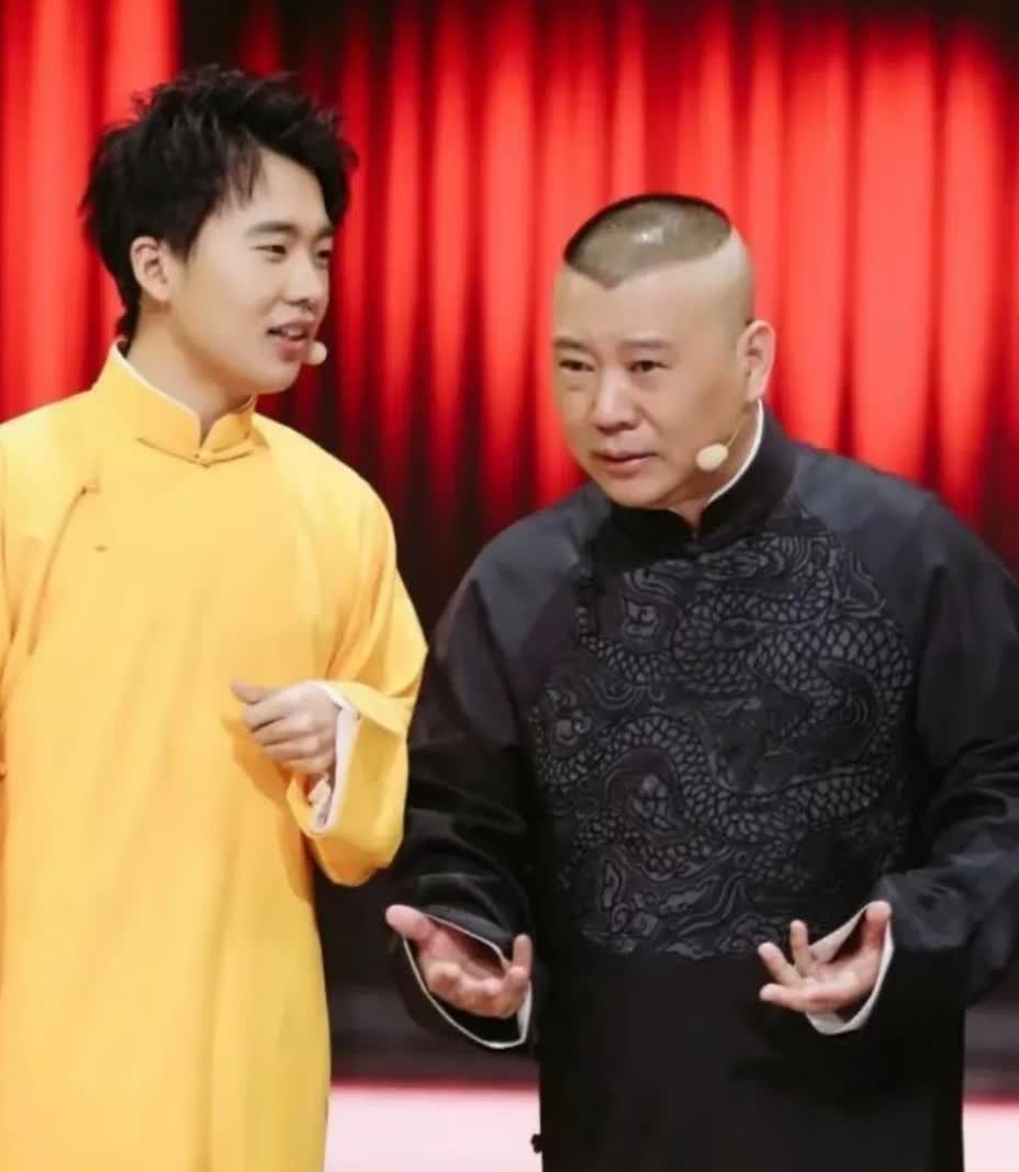 听到这个消息
岳云鹏懵了
原来郭德纲早有安排，德云社
早晚都是郭麒麟的，但