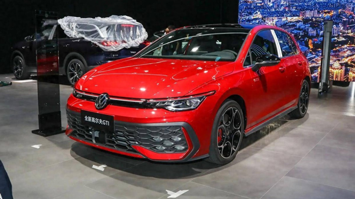 2026款高尔夫GTI来袭，2.0T可6.9秒破百，燃油钢炮还有未来吗？