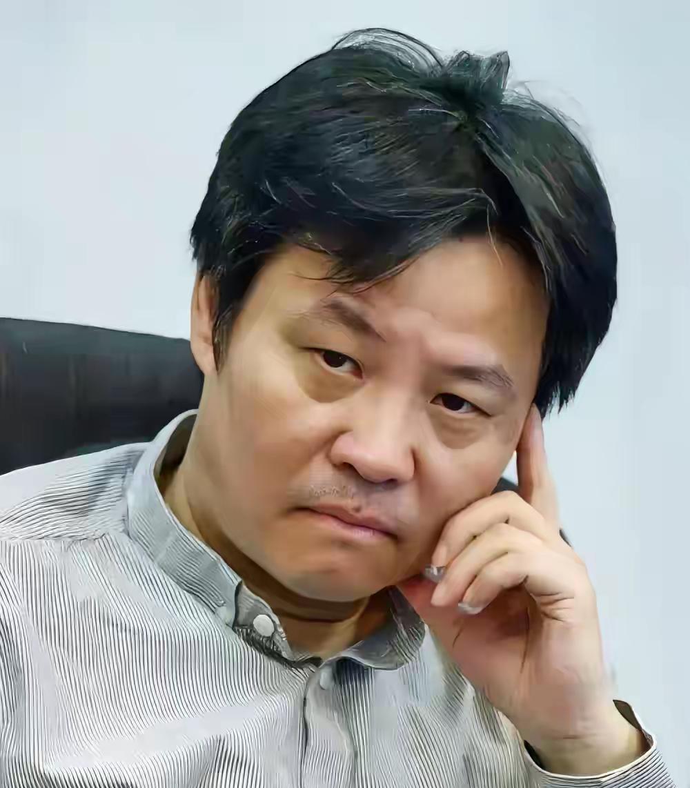 余华说：“低层次的家庭里，人的脑子里装的大部分是犟，在沟通上存在双重障碍，常常因