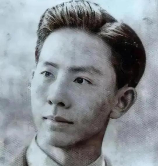 1948年，一名共产党被捕，为了保命，他主动交代了一份12人的名单。特务们大喜，