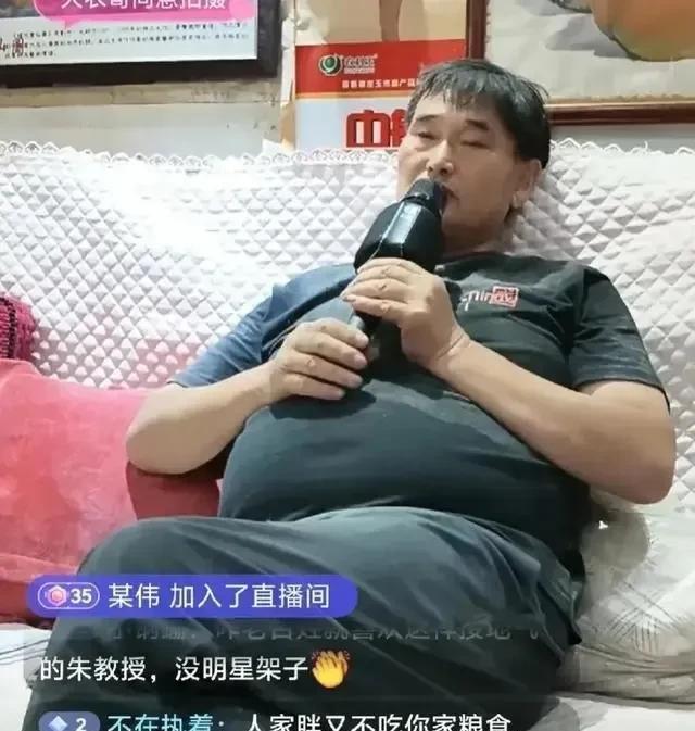 大衣神赋
其形也，翩苦惊鸿，婉若游龙。
髣髴兮若轻云之蔽日，
飘飖兮若流风之回雪