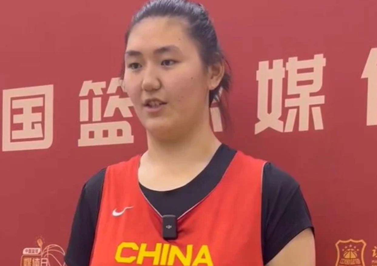 看了张子宇的比赛，内线统治力杠杠的，这段时间看了广东女篮夺冠，国家队女篮有张子宇