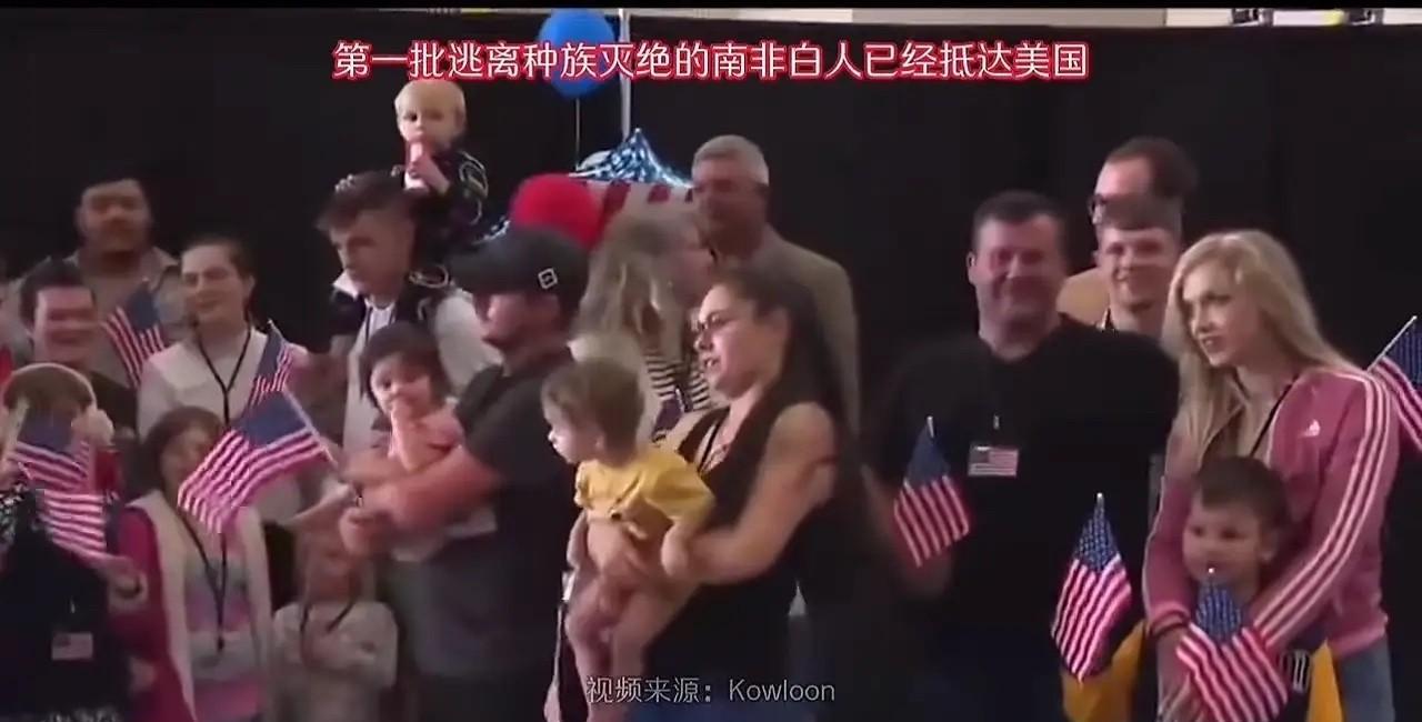 南非极左翼真是疯了？提议将境内白人清除？
网传南非的极端主义黑人开始对白人实行种