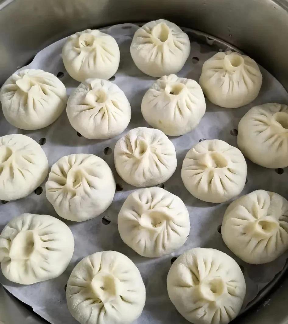 今天老婆干了一件傻事，她今天下班包包子，包子好不容易包完了，刚要准备要上锅蒸了，
