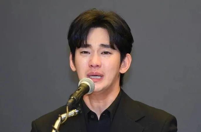 家人们，惊天大瓜来了！金秀贤最近搞出的大动作，真的让人惊掉下巴！
他开了一场超“