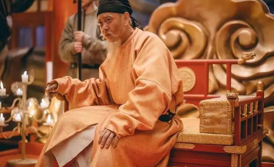 我觉得李隆基是所有封建帝王中私德最差的，不仅抢了儿媳，还一日杀三子，所谓虎毒不食