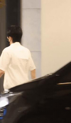 王楚钦从上海已经出发回京了！
头哥真的是来也匆匆去也匆匆啊，悄无声息的来到上海，