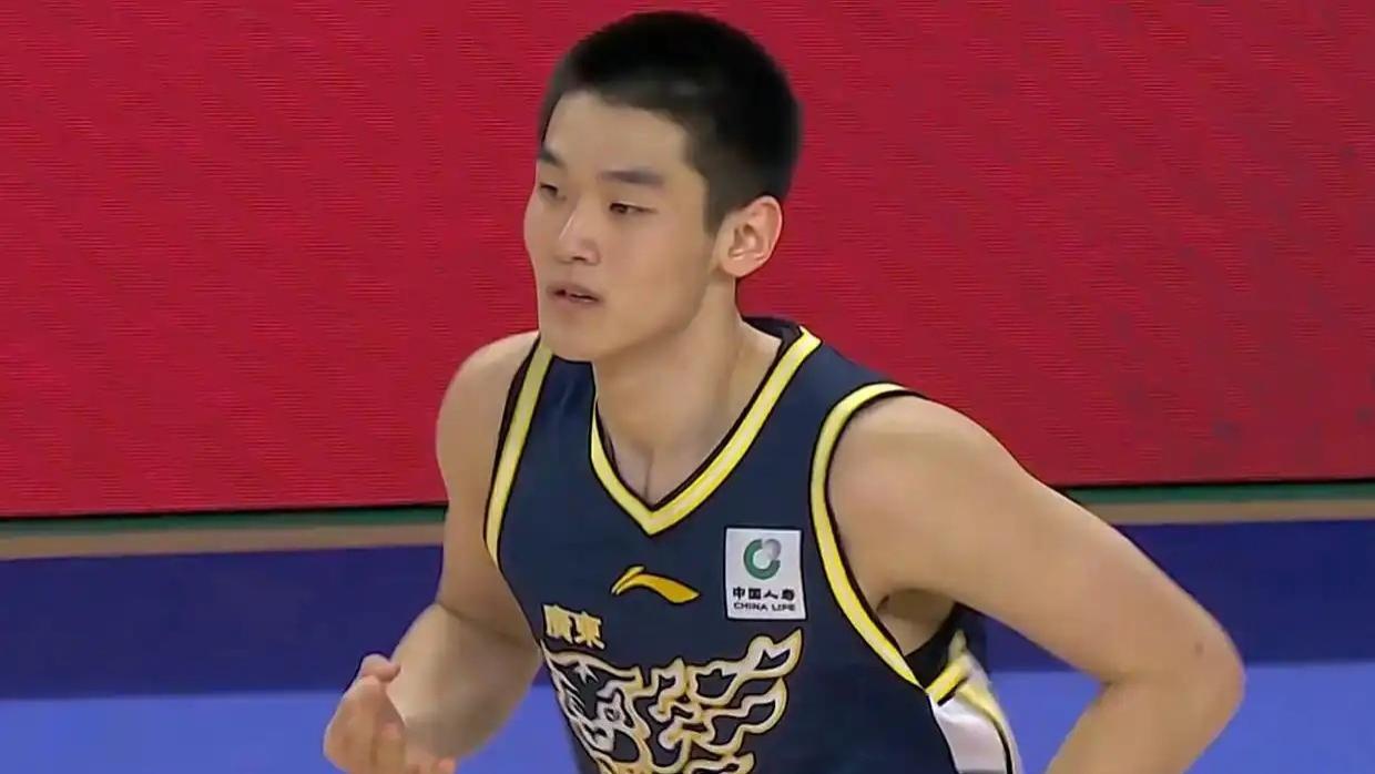 广东18岁小将坐稳首发 杜锋信任他 徐杰鼓励他 朱总看好他