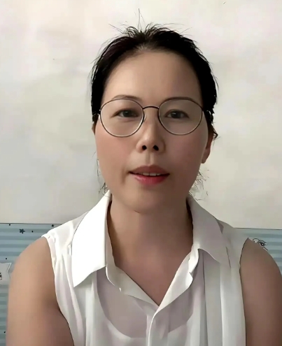 汪小菲这是走投无路了吗？
老妈被封号，就让老婆上
老婆帮忙带娃，就让保姆上
现在