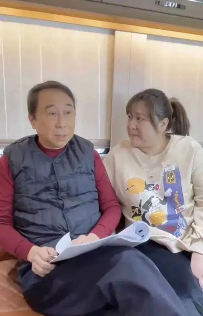 2025年4月3日，在清明佳节即将来临之际，著名演员冯巩低调返回河北河间市诗经村