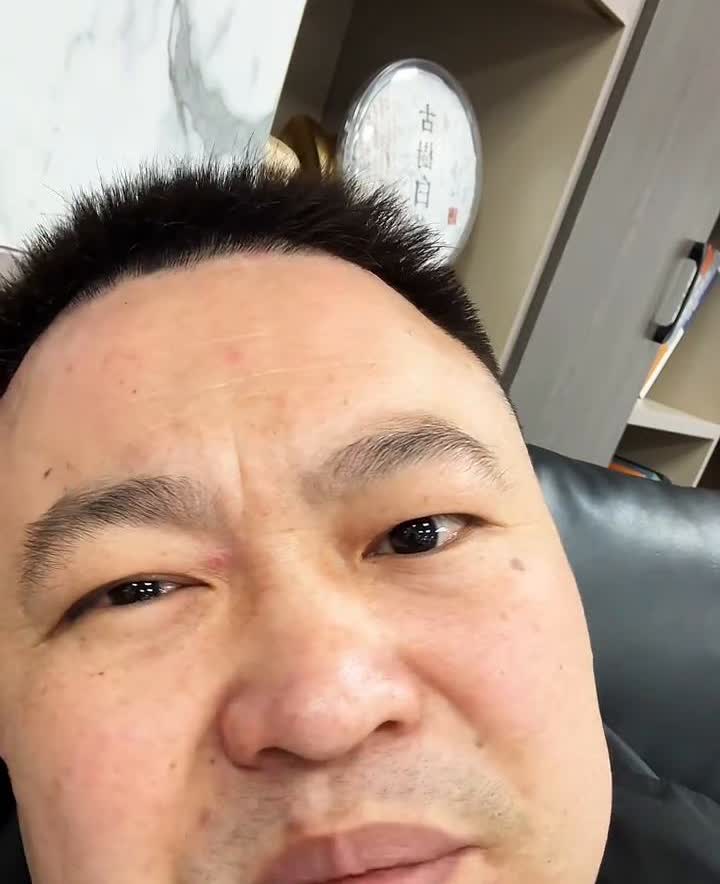 傻子才买这几款车。
很多人爱装逼，喜欢买老宝马、老奔驰。两三万块钱买个老宝马特
