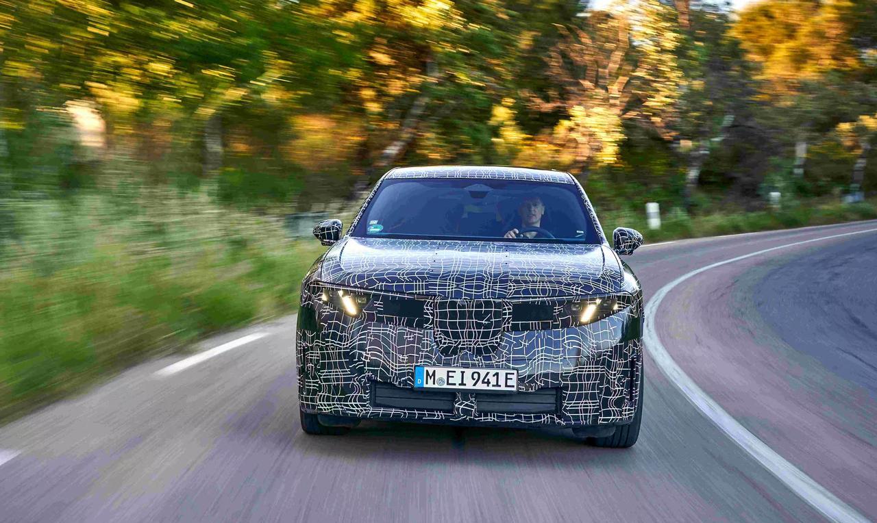 紧锣密鼓实测的新款BMW iX3，又秀了一波人机交互，3D抬显+视平线全景显示+