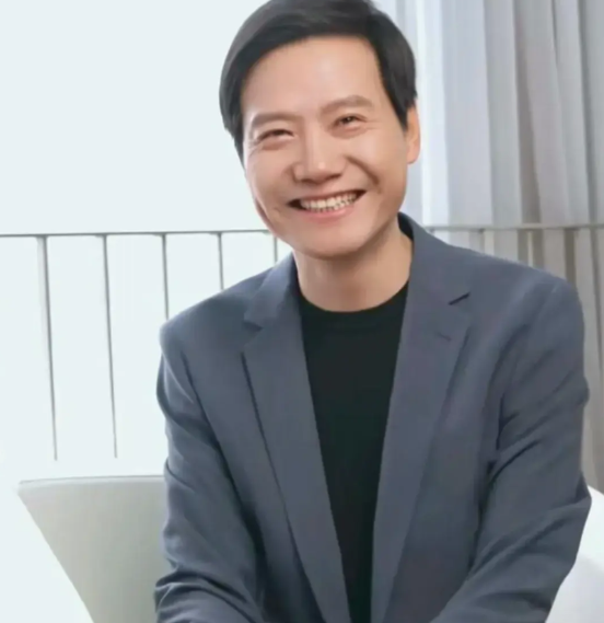 有没有发现，最近雷军低调了很多…

微博发的少了，抖音干脆都停更了，上一条抖音还