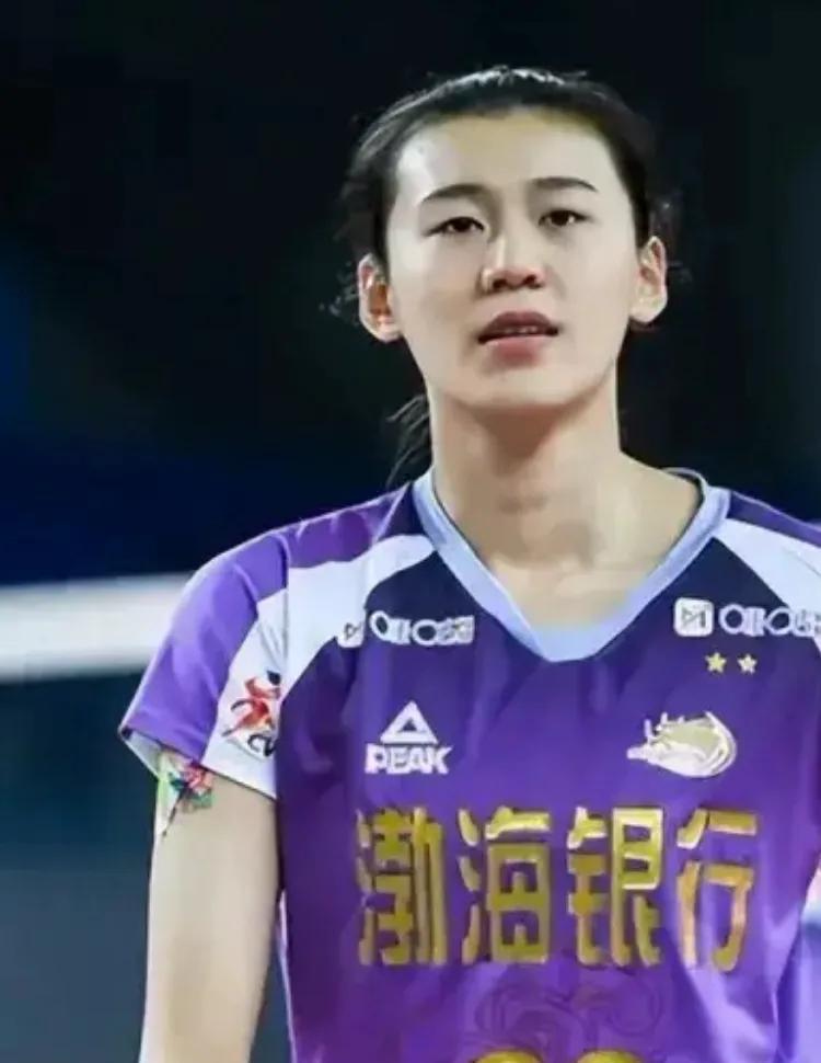 卫冕冠军，大运会第八
这就是中国女排的现状
王艺竹，全队头号攻手，交出答卷：一传