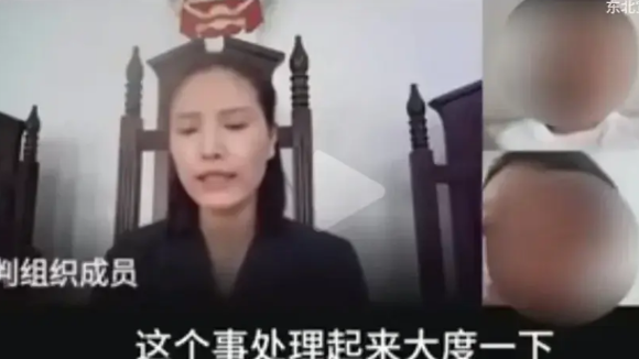 妻子出轨闹离婚，要房要车要孩子，女法官劝男子大度点，男子咆哮道，凭什么？法官说，