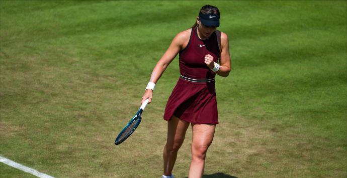 王欣瑜在WTA500柏林站首轮，真的是一扫此前的阴霾！
她以6-3，6-2直落两