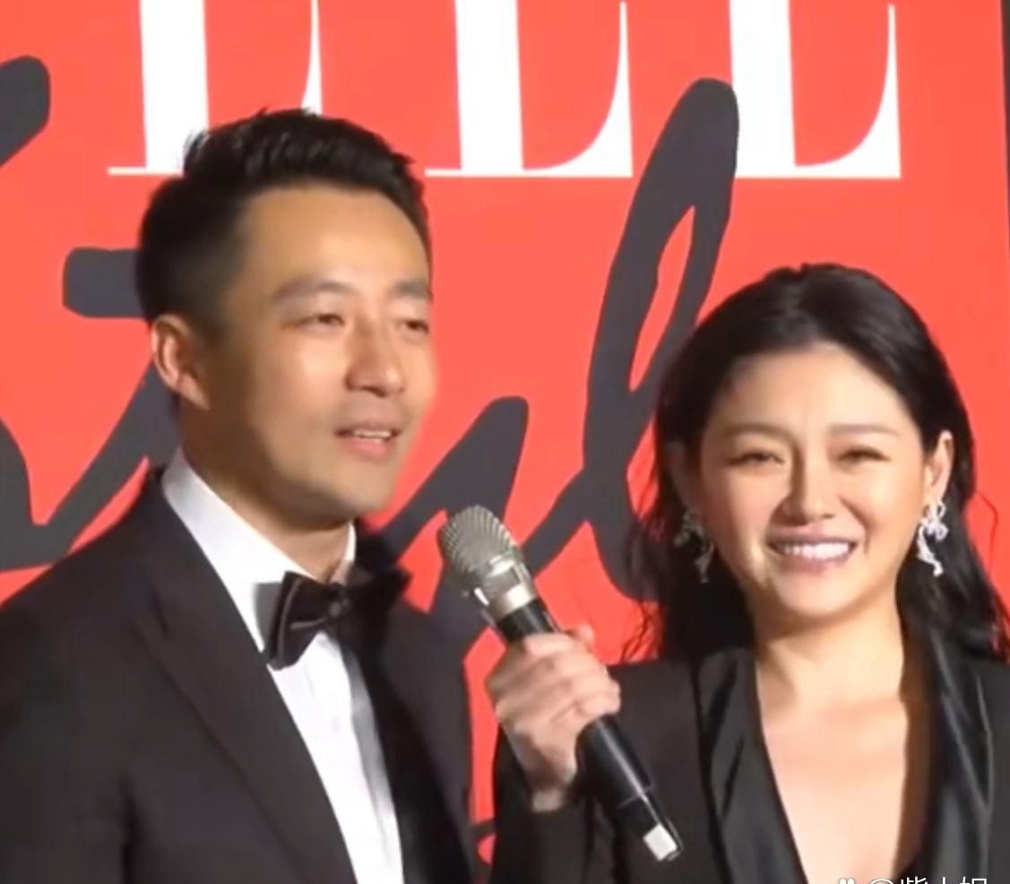 汪小菲以前真是发自内心的幸福，当大S说:“大家好，他是汪小菲，他是我老公时”，他
