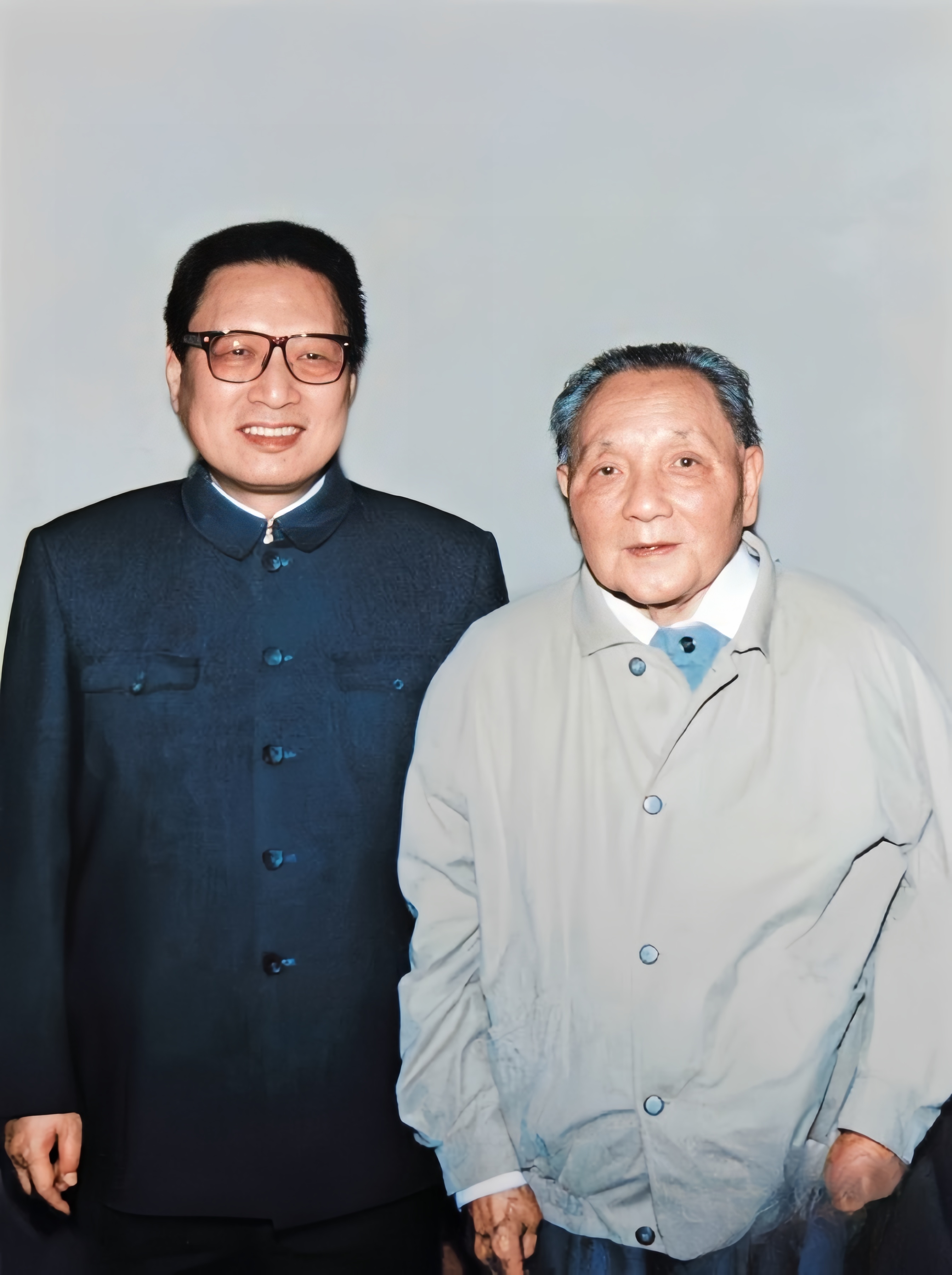 乔石是国家领导人，曾经担任了很多重要职务，比如中纪委书记，比如全国人大委员长。有