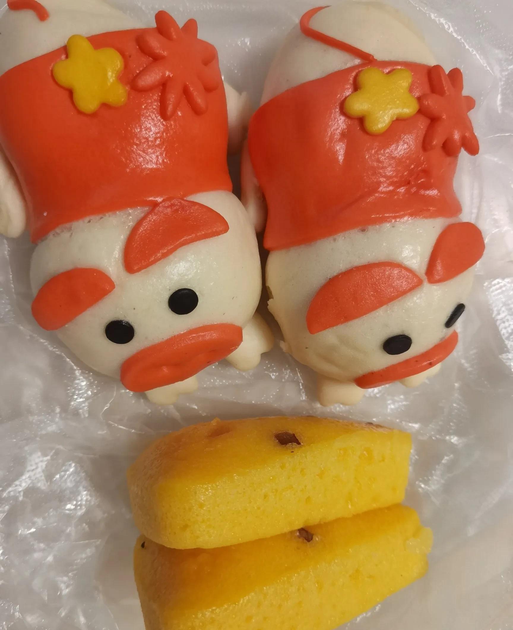 婆婆早上说：“你吃丝瓜吧？我多炒点。”我摇摇头，婉拒了：“我不吃，您做的饭不合我