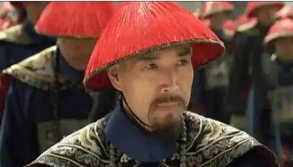知府谢兴峣进京面圣时，嘉庆皇帝突然问：“你可是谢振定之子？”在得到肯定答复后，嘉