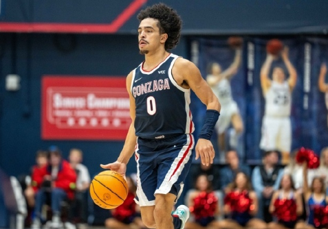 哥哥就坐在旁边自信心爆棚！NBA夏季联赛独行侠87-85险胜湖人。独行侠球员瑞安