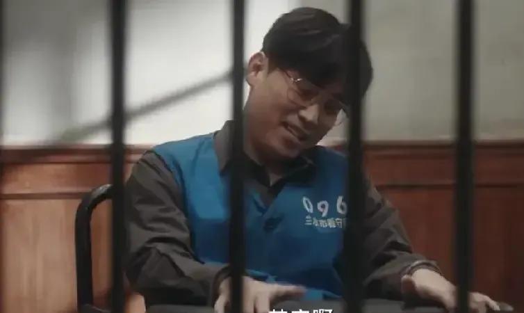2.《棋士》。哥哥崔伟不是愣头青。监控王红羽那会子，老岳父劝他不要固执，他也算听