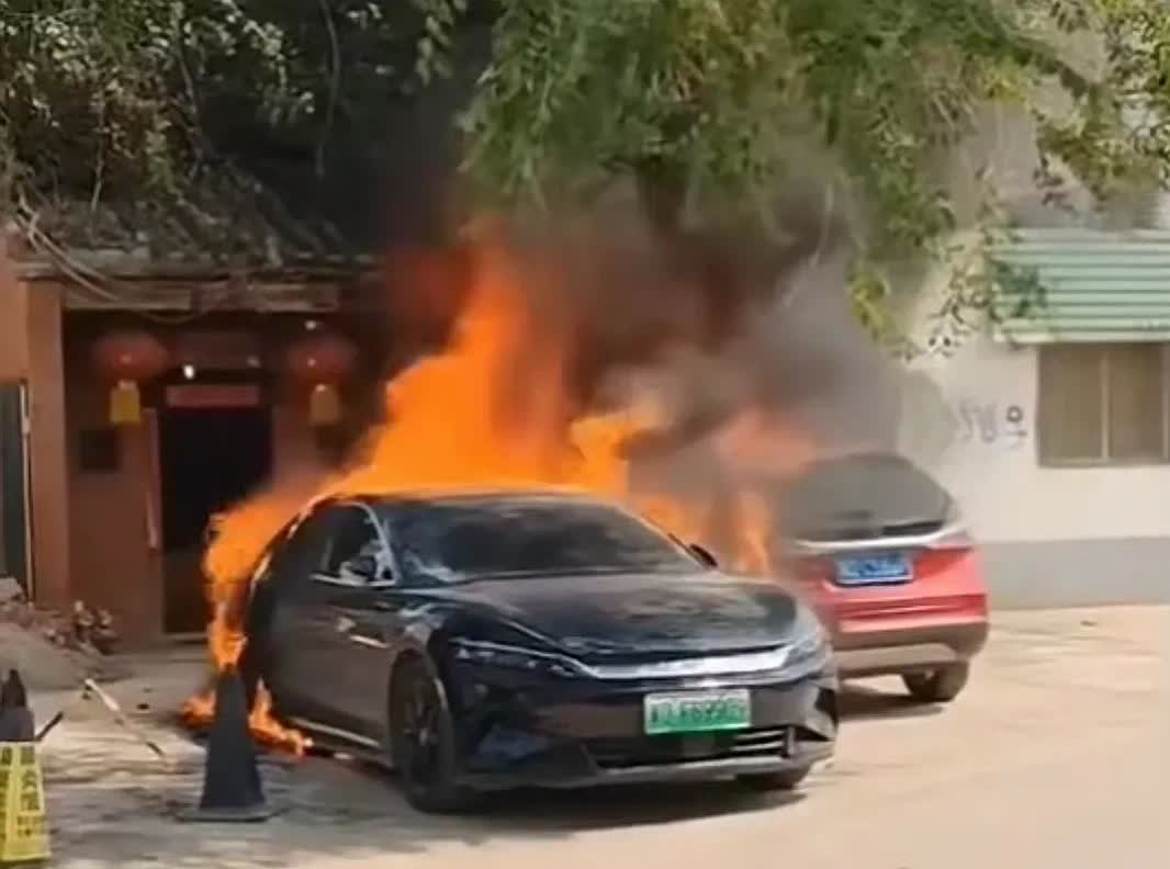 有人问比亚迪秦这款10万内的插电混动车值不值得买？

1.秦只是个低端车，最