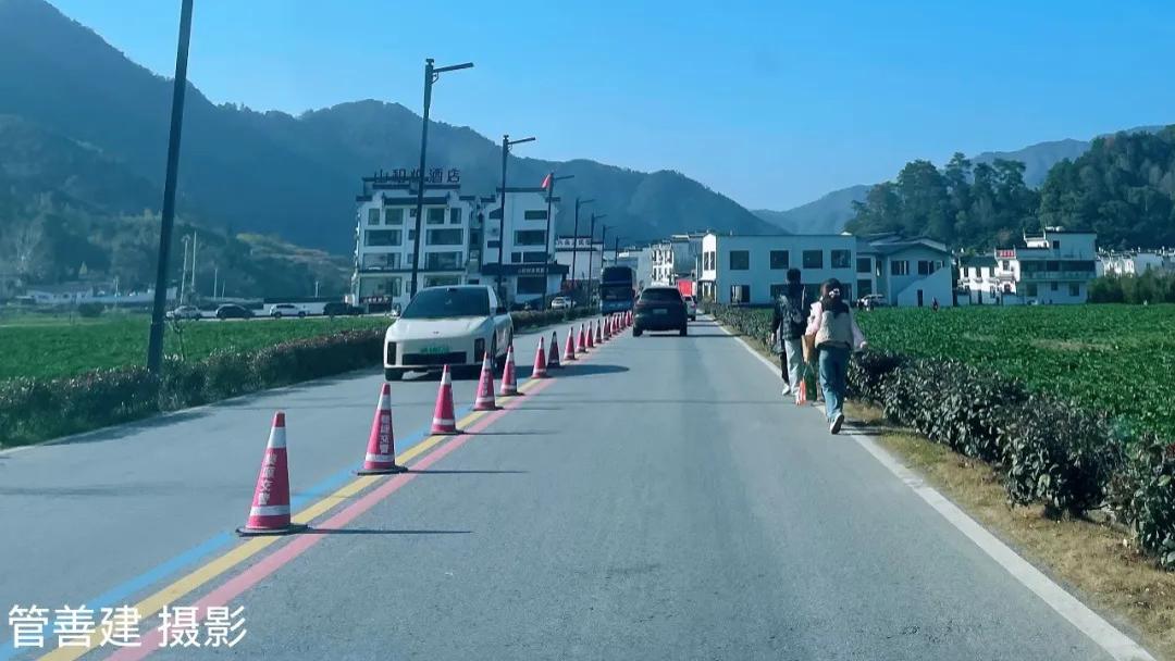 高铁奔驰在赣湘的大地上