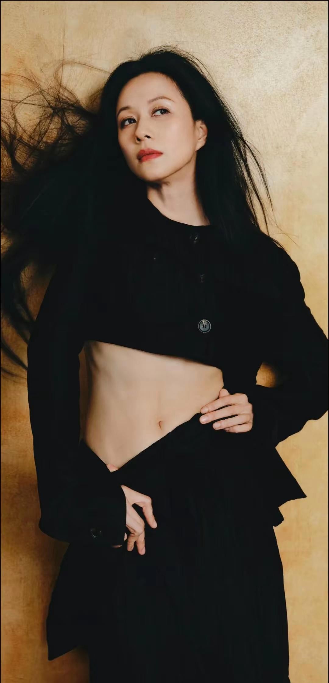 倪虹洁最新杂志封面大片写真壁纸美图，倪虹洁封面大片壁纸