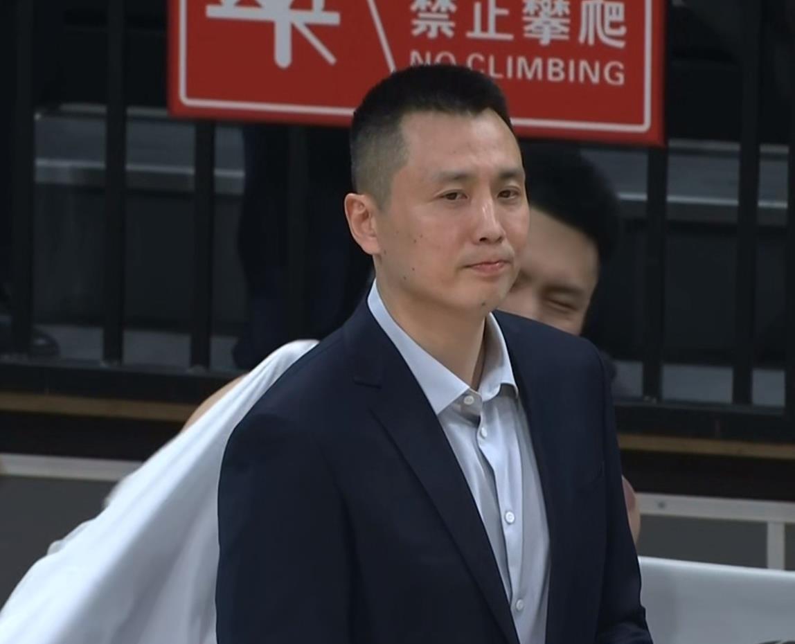 上海队主教练卢伟：上海队季后赛面对广东队有心理优势。上海队今年被辽宁双杀，被新疆