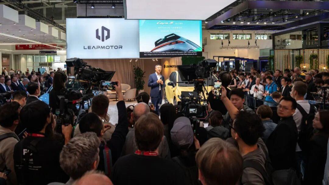 增程车不好卖了？小鹏“四季度盈利”目标在即；岚图泰山售37.99万起；朗逸Pro限时8.88万起；深